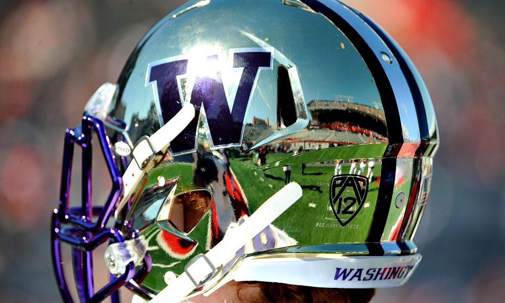 Washington Huskies helmet